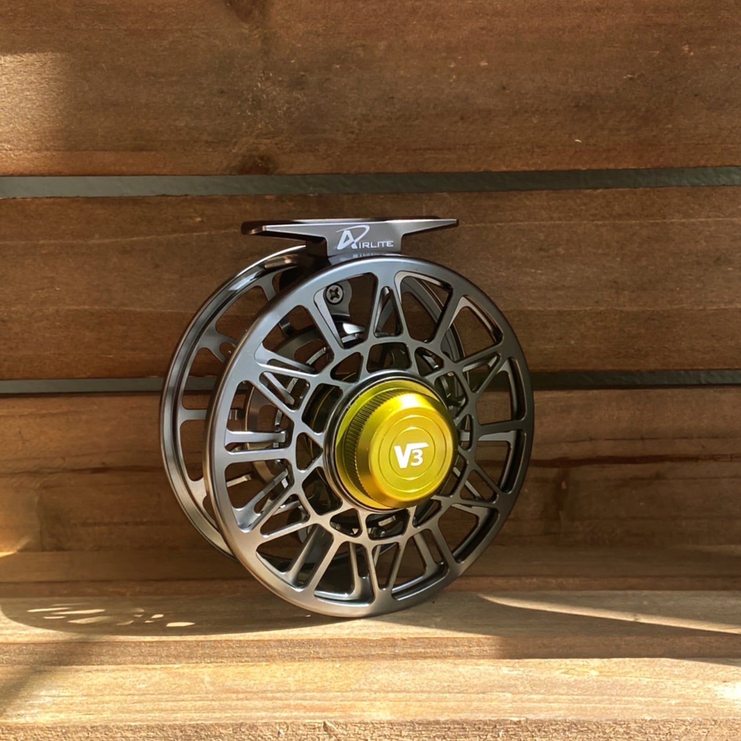The Airlite V3 reel combines exceptional performance with a strikingly modern aesthetic. Designed by the team behind Ross Reels in Montrose, Colorado, its sealed, saltwater-resistant drag system provides smooth, reliable stopping power while maintaining impressively low start-up inertia to safeguard lighter tippets.